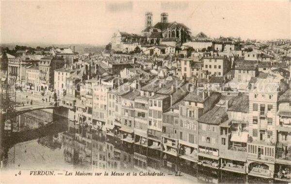 Verdun  55 Meuse Les maisons sur la Meuse et la Cathedra