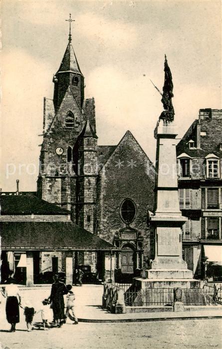 Mamers 72 Sarthe Le Monument aux Morts et l’Eglise St Ni