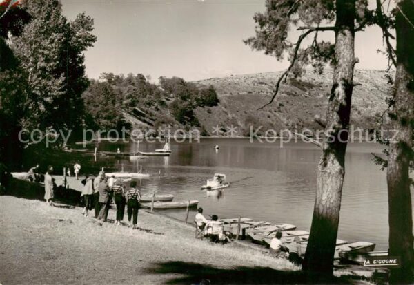 Tazenat Gour de Ancien cratere Superficie Barques et pe