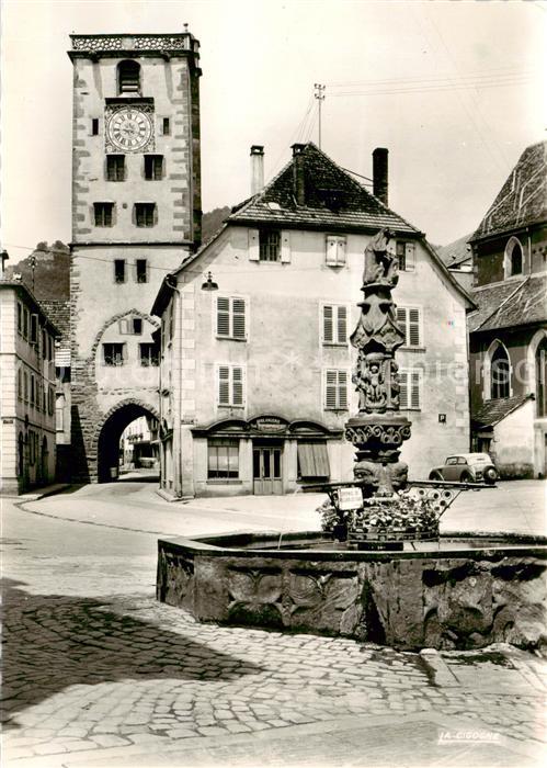 Ribeauville Haut Rhin Alsace 68 Fontaine en grès sculpté et Tour des Bo