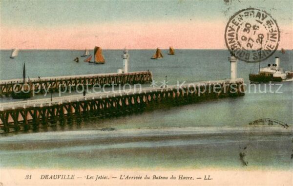 Deauville-sur-Mer Les Jetees L’Arrivee du Bateau du Havre