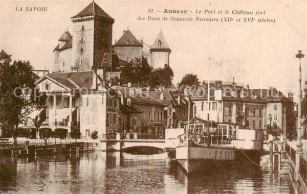 Annecy 74 Haute-Savoie Le Port et le Chateau fort des Ducs de
