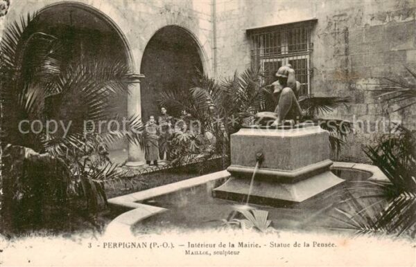 Perpignan Interieur de la Mairie Statue de la Pen