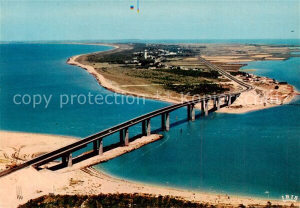 Noirmoutier-en-l Ile Le Pont reliant l’Ile au Continent Vue