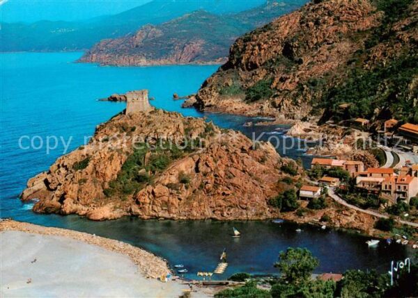 Porto  Golfe de Corse La Tour Genoise carree et massive a l’e