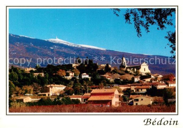 Bedoin Le village par son eglise et situe au p