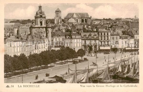 La Rochelle 17 Vue vers la Grosse Horloge et la Cathed