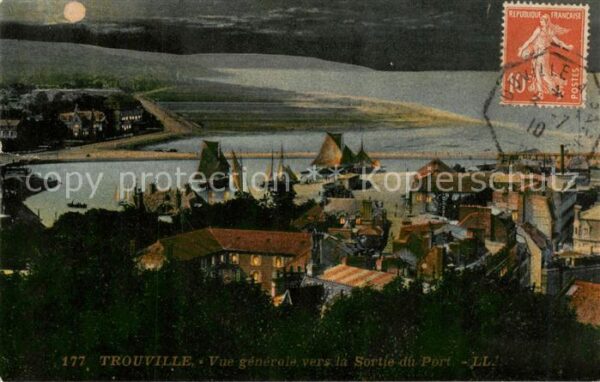 Trouville-sur-Mer Vue generale vers la Sortie du Port