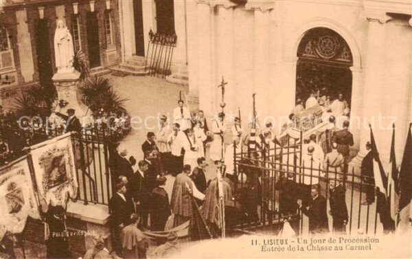 Lisieux 14 Un jour de Procession Entree de la Chas