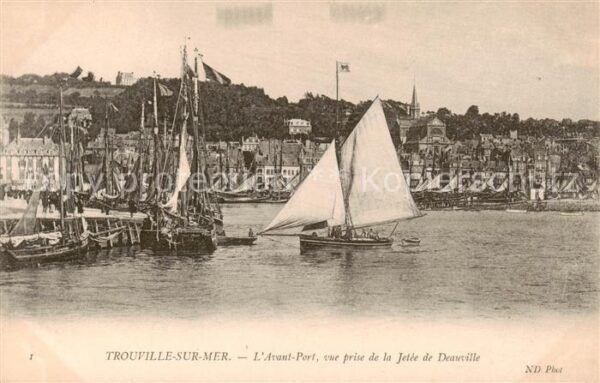 Trouville-sur-Mer Avant Port vu prise de la Jetee de Deau