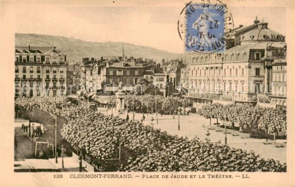 Clermont  63-Ferrand Place de Jaude et le Theatre
