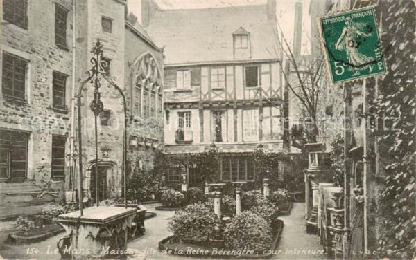 Le Mans Sarthe Maison dite de la Reine Berengere cour