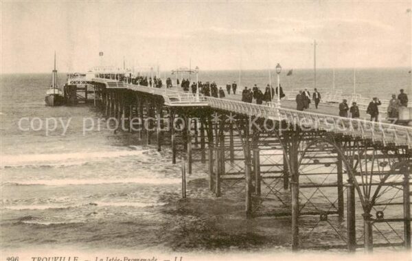 Trouville-sur-Mer Le Jetee Promenade