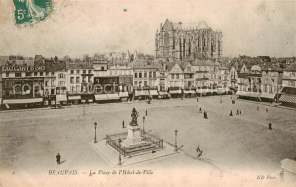 Beauvais  60 Oise La Place de l’Hotel de Ville