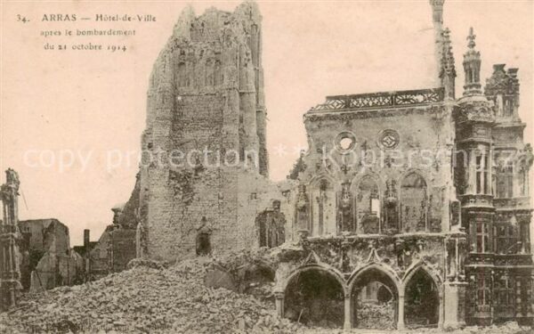 Arras  62 Hotel de Ville apres le bombardement 19