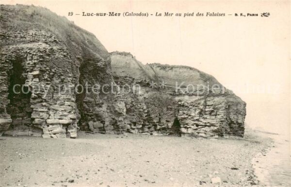 Luc-sur-Mer 14 La Mer au pied des Falaises
