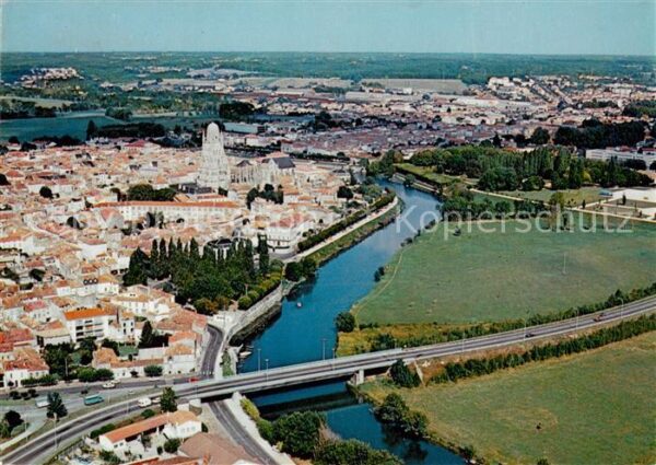 Saintes 17 Vue panoramique aerienne de la ville su