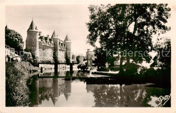 Josselin Le Chateau et la riviere l'Oust