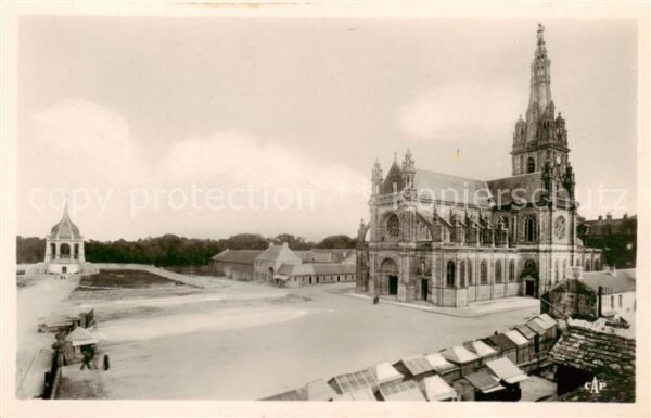 Ste-Anne-d Auray La Basilique Le Monument aux Morts de l
