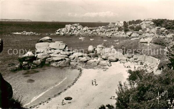 Ploumanach en Perros Guirec Plage de la Bastille