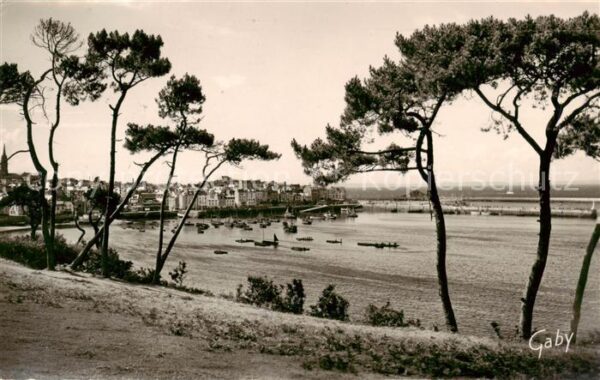 Douarnenez 29 Finistere Le Port et la Digue