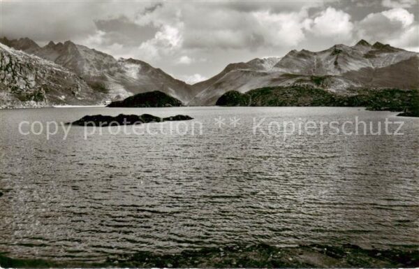 Grimsel Passhoehe mit Totensee und Furka