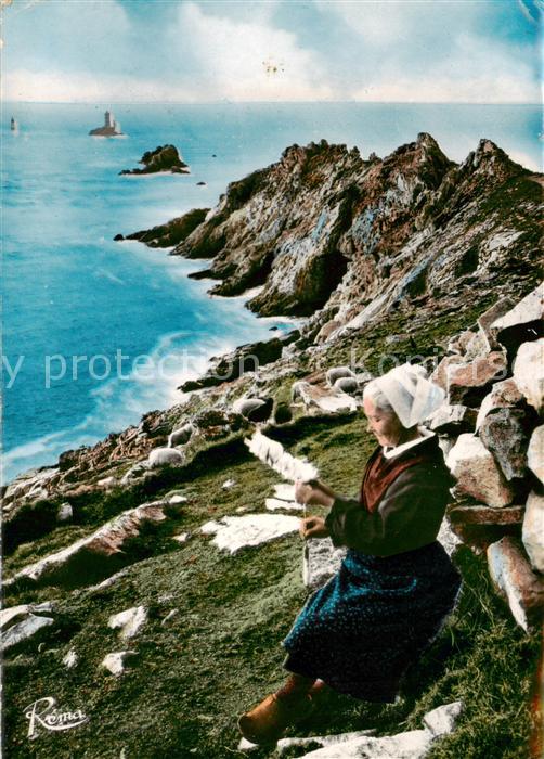 La Pointe du Raz Plogoff 29 Finistere La Fileuse
