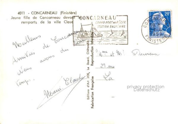 Concarneau 29 Finistere Jeune fille de Concarneau devant rempar – Bild 2
