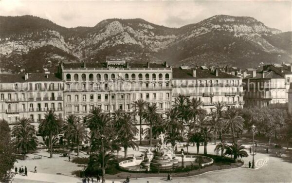 Toulon -sur-Mer 83 Var Place de la Liberte et le Mont Faron
