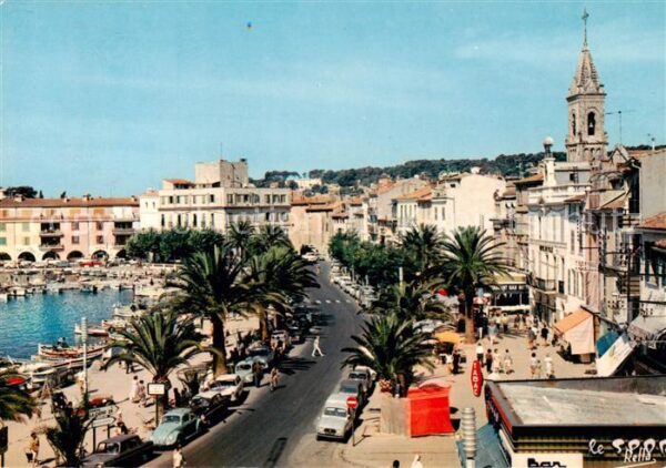 Sanary-sur-Mer 83 Un coin du Port et les Quais