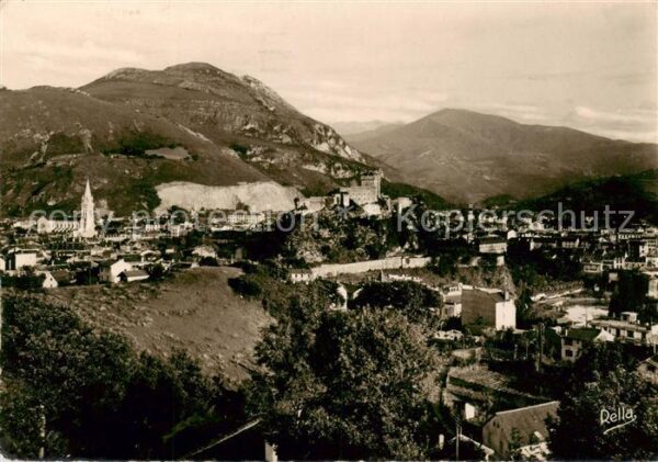 Lourdes 65 Vue generale sur le Chateau Fort la vil