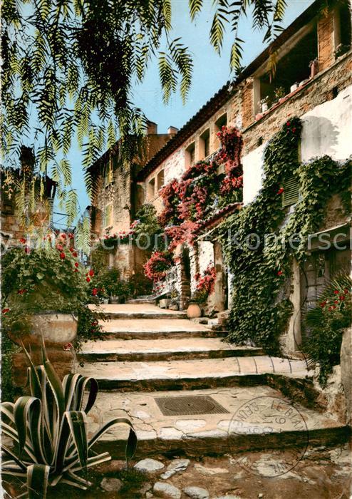 Bormes-les-Mimosas 83 Var Une vieille rue typiquement Provencale