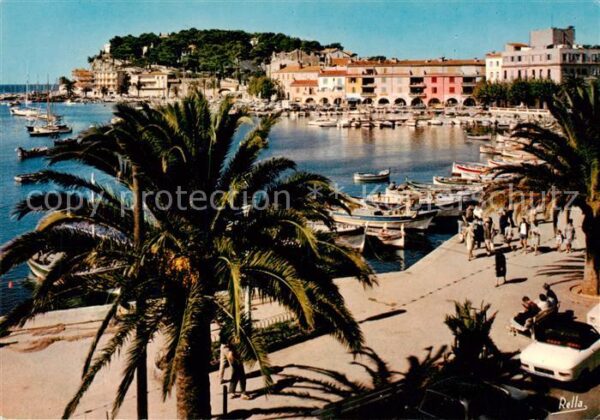 Sanary-sur-Mer 83 Le Quai Marie Esmenard et l’Hotel de la