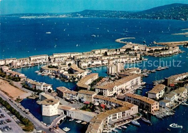 Port Grimaud 83 Var Cite lacustre realisee par Etige et Man