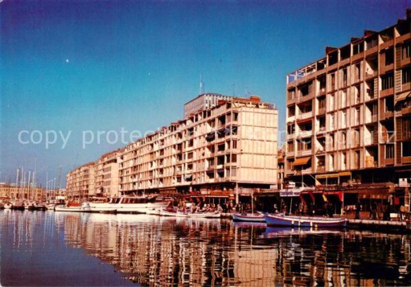Toulon -sur-Mer 83 Var Le Port et la Ville