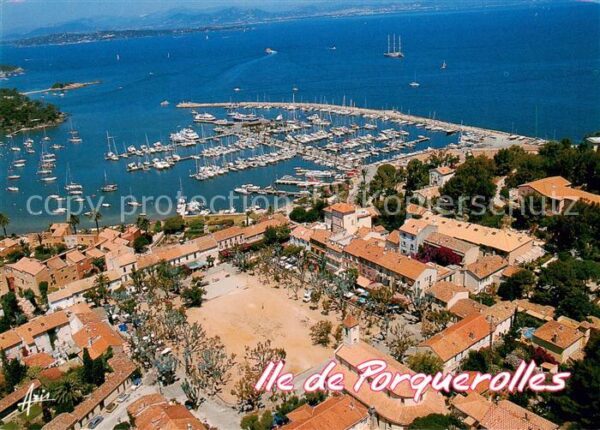 Ile de Porquerolles Vue aerienne du Port et du Village