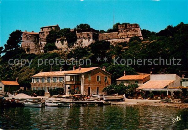 Port-Cros 83 Var La rade et les chateau
