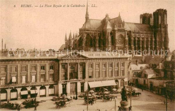 Reims 51 La Place Royale et la Cathedrale