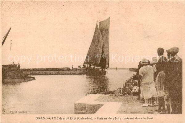 Grand-Camp-les-Bains 76 Seine-Maritime Bateau de peche rentrant dans le Port