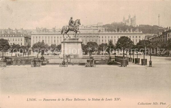 Lyon France Panorama de la Place Bellecour la Statu