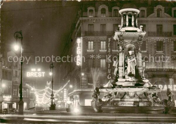 Lyon 69 Rhone Place des Jacobins le soir