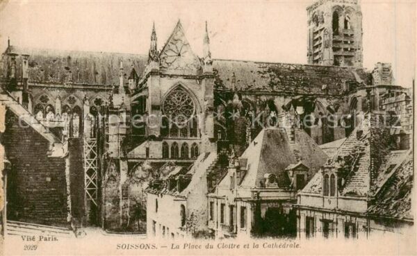Soissons 02 Aisne La Place du Cloitre et la Cathedrale