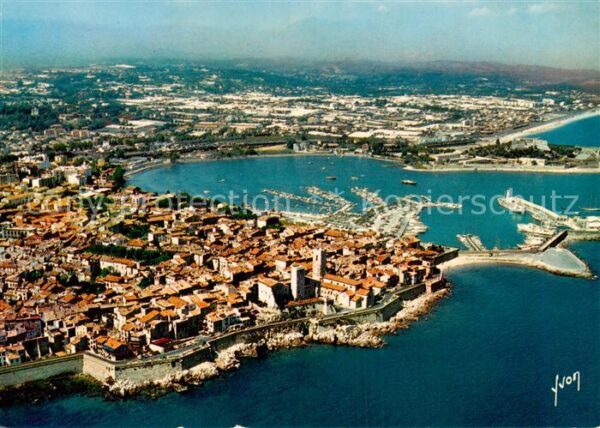Antibes 06 Alpes Maritimes Vue aérienne sur la vieille ville et se