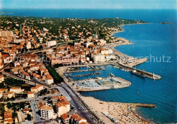 Saint-Raphael  83 Var Vue aerienne sur la ville Une des plage