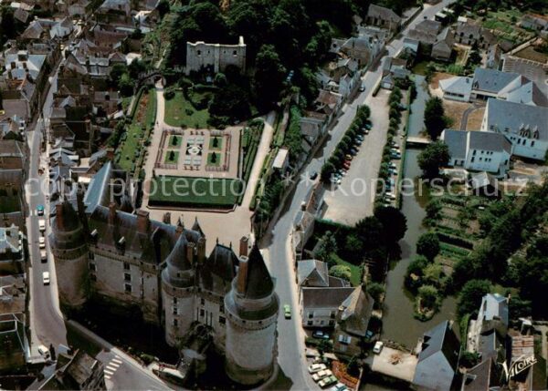 Langeais 37 Indre-et-Loire Vue aerienne L’entree du chateau et ses