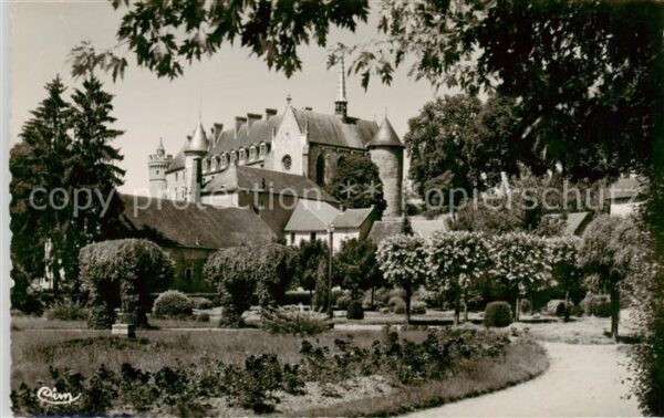 Lapalisse 03 Allier Le Jardin Public et le Chateau