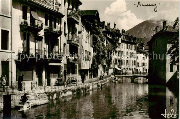 Annecy 74 Haute-Savoie Palais de l’Isle et les vieux canaux