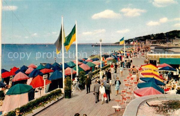 Deauville-sur-Mer Plage Fleurie La Promenade et la Plage