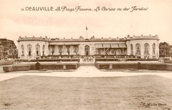Deauville-sur-Mer Le Casino vu des Jardins