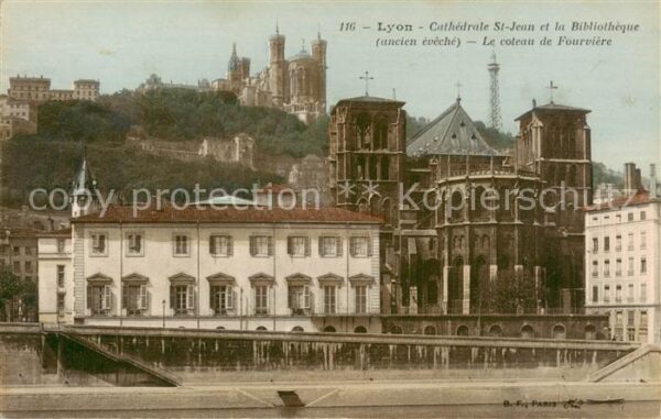 Lyon 69 Rhone Cathedrale St Jean et la Bibliotheque L